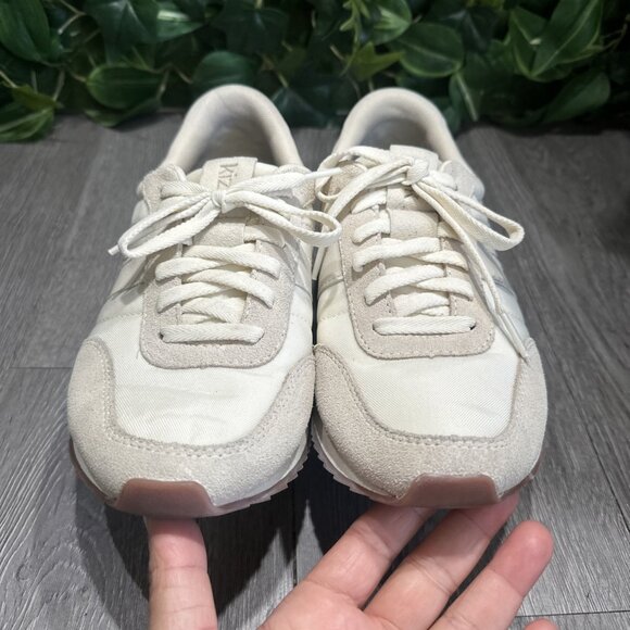 W Kizik Milan Women’s Hands Free Sneakers in Bone Size 8 Cream Tan Casual